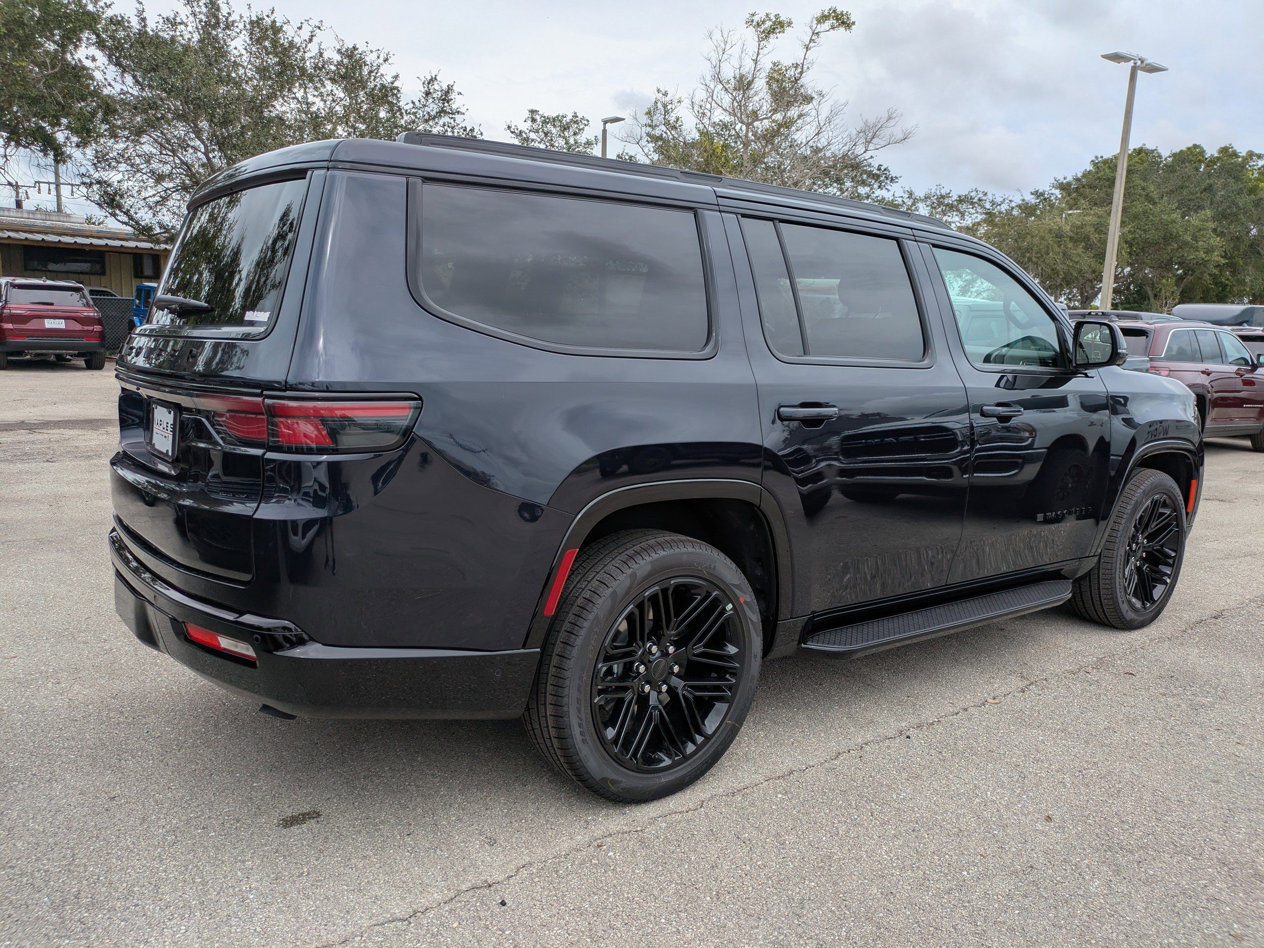 2025 Jeep Wagoneer Series II Carbide photo 3