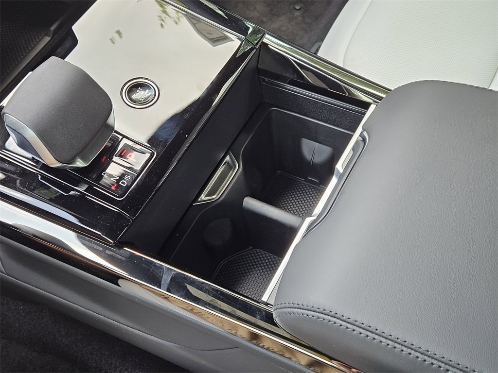 2025 Land Rover Range Rover Sport SE photo 17