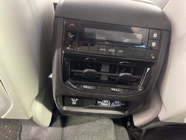 2021 Jeep Grand Cherokee Overland photo 21