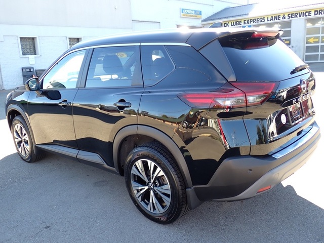 2022 Nissan Rogue SV photo 3