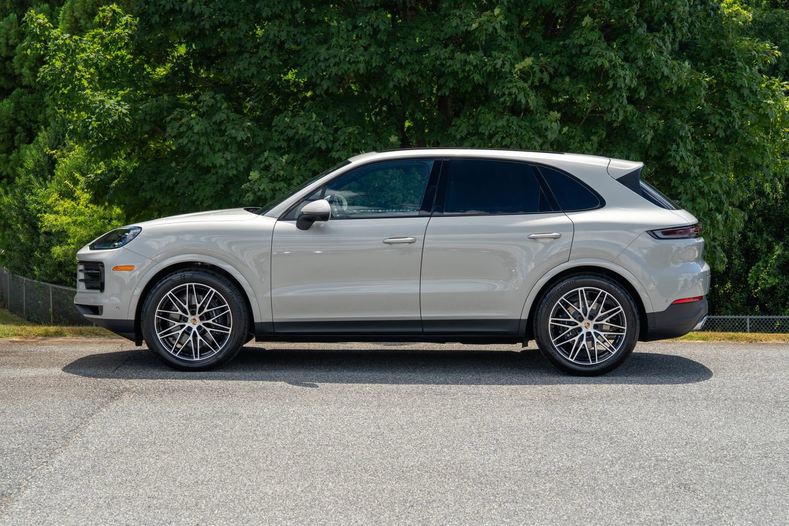2026 Porsche Cayenne Base photo 2