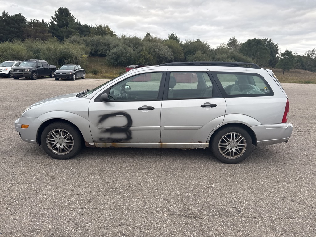 Used 2005 Ford Focus ZXW SE with VIN 1FAFP36N15W247676 for sale in Traverse City, MI