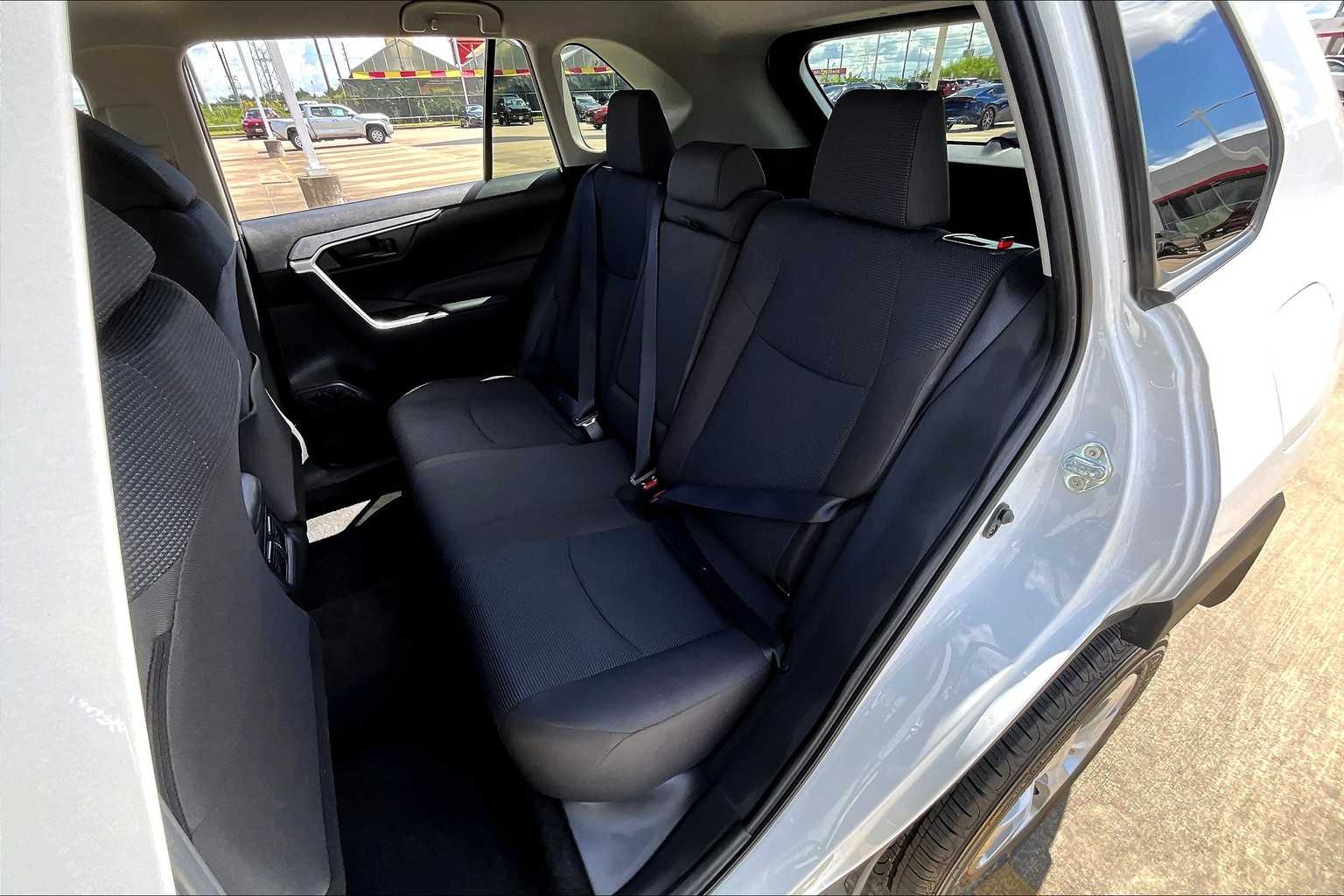 2024 Toyota RAV4 LE photo 19
