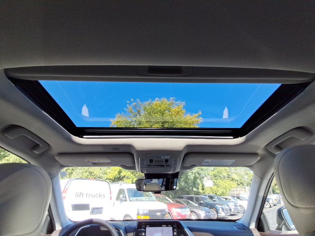 2021 Toyota Highlander Hybrid XLE photo 22