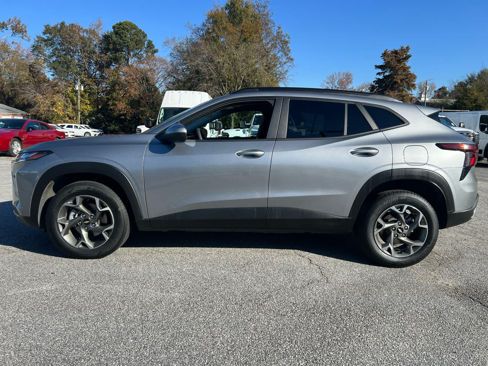 2025 Chevrolet Trax LT photo 2