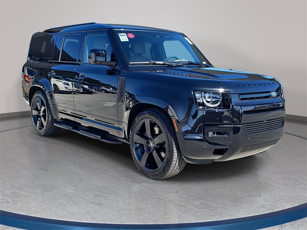 2025 Land Rover Defender 130 X-Dynamic SE photo 3