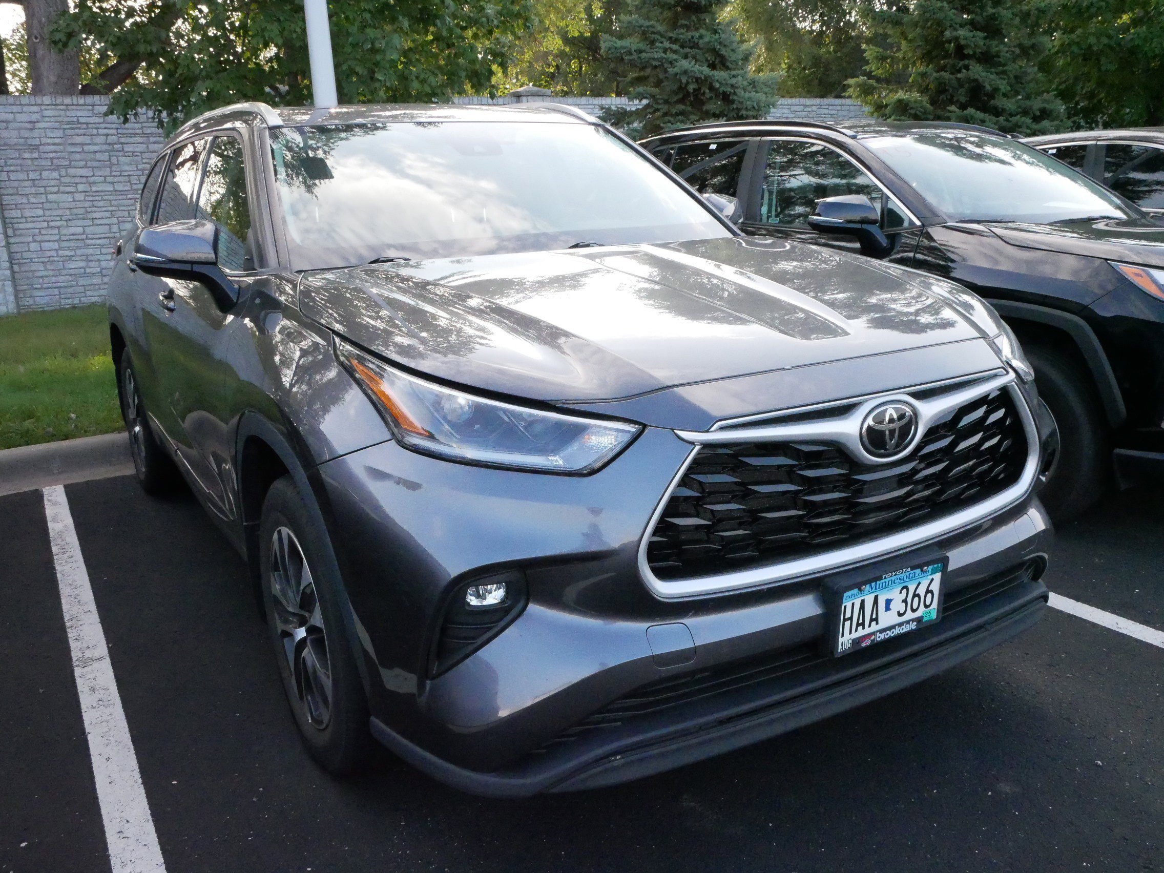 Certified 2021 Toyota Highlander XLE with VIN 5TDGZRBH6MS155876 for sale in Brooklyn Center, Minnesota