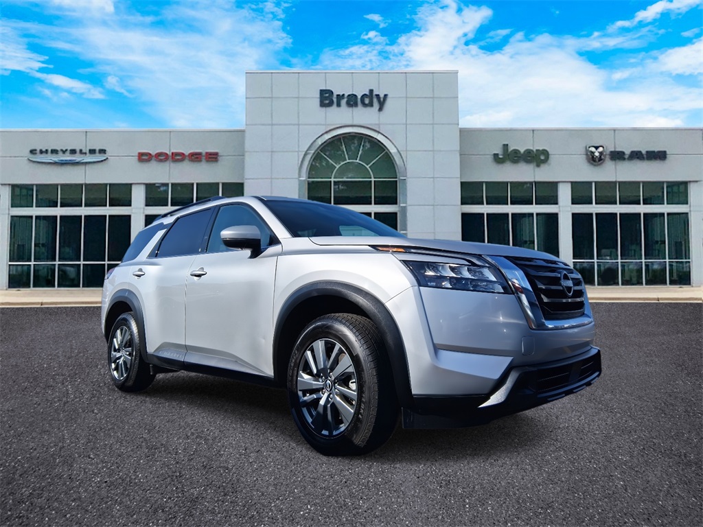 2024 Nissan Pathfinder SV's photo
