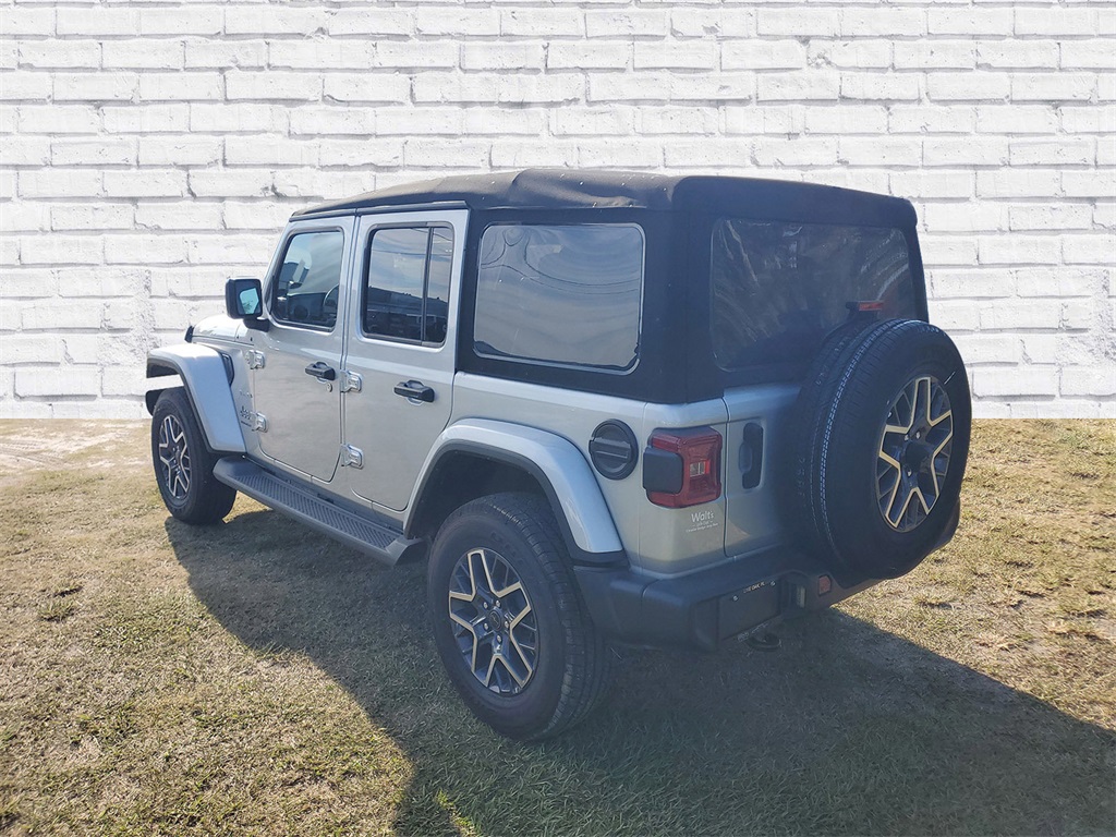 2024 Jeep Wrangler Sahara photo 3