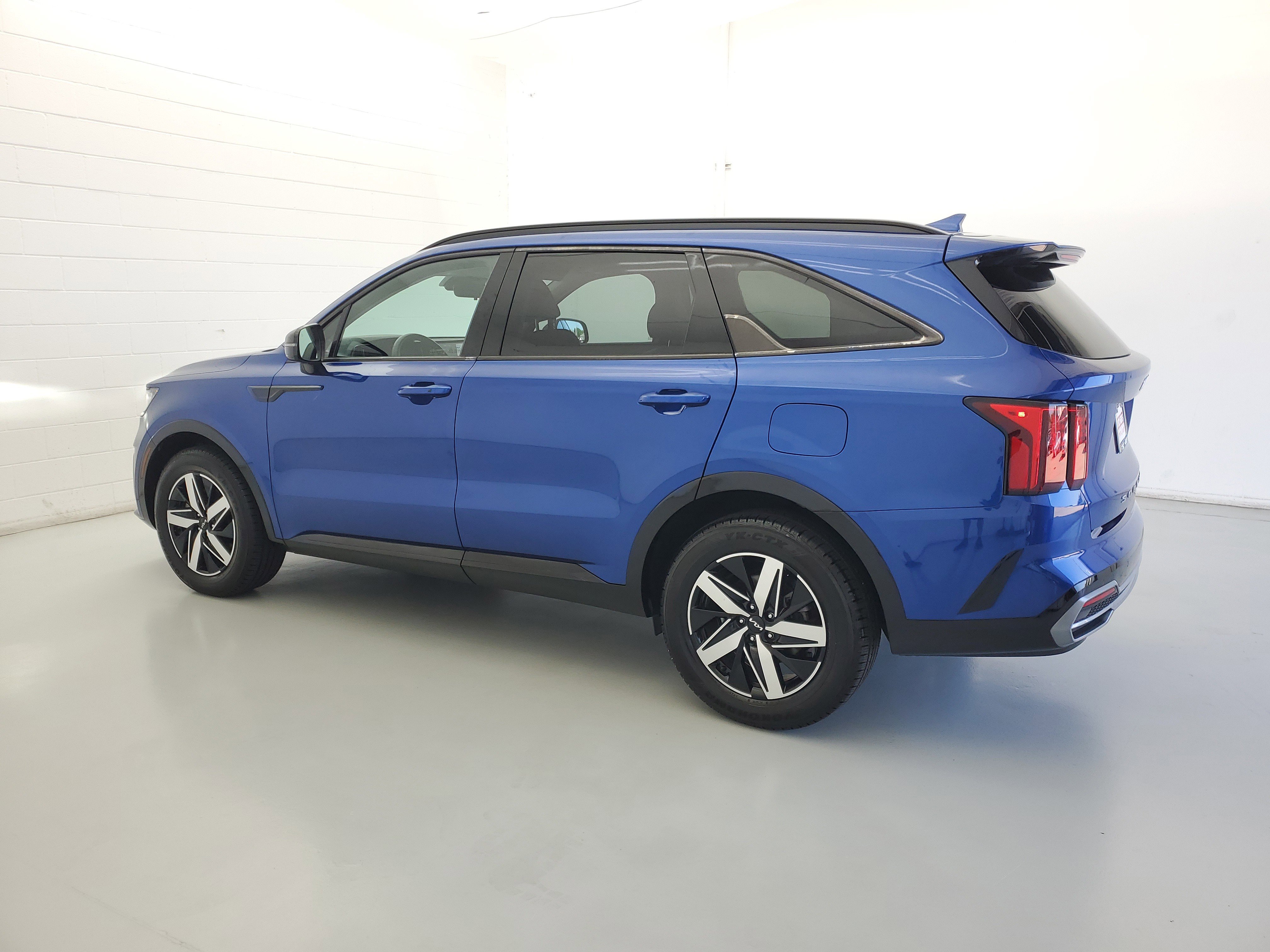 2022 Kia Sorento EX photo 2