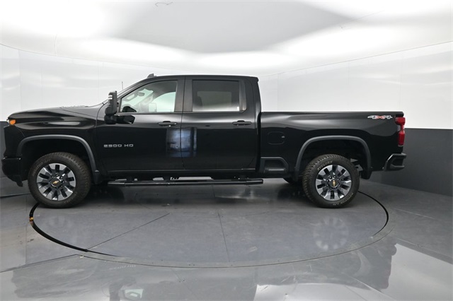 2024 Chevrolet Silverado 2500HD Custom photo 2