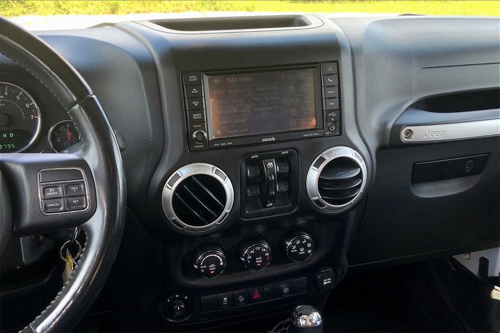 2013 Jeep Wrangler Unlimited Sahara photo 6