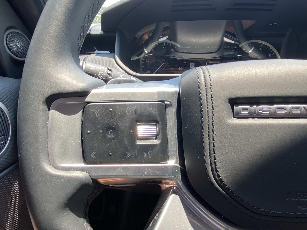 2023 Land Rover Discovery S R-Dynamic photo 18