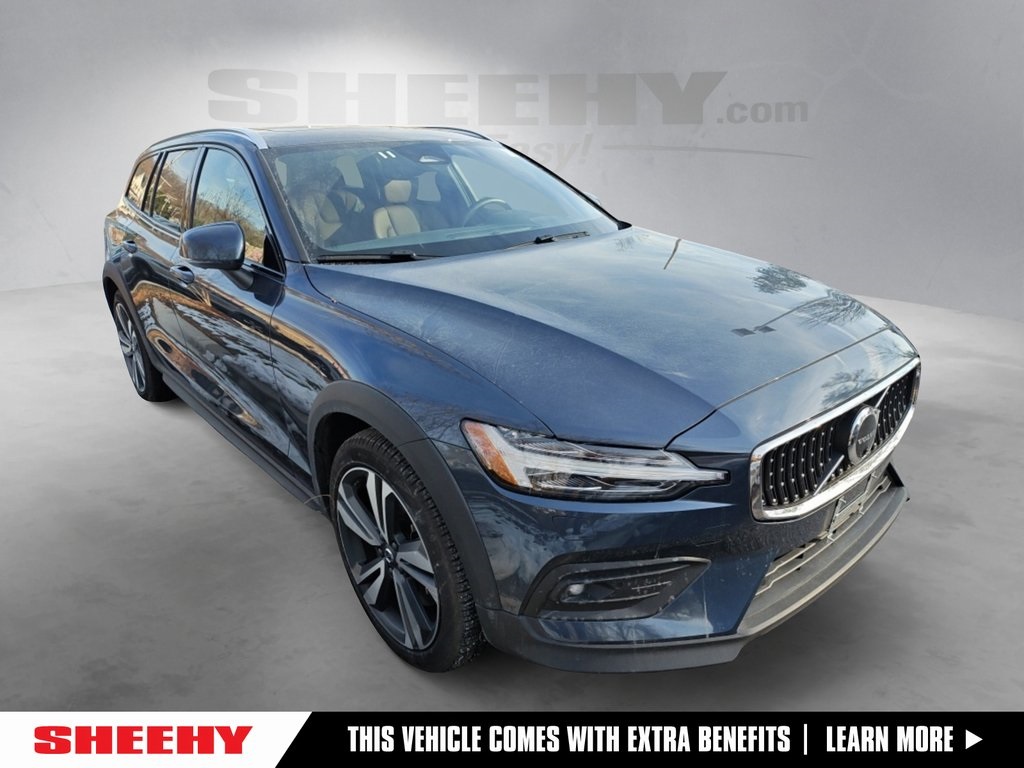 2025 Volvo V60 Cross Country Plus's photo