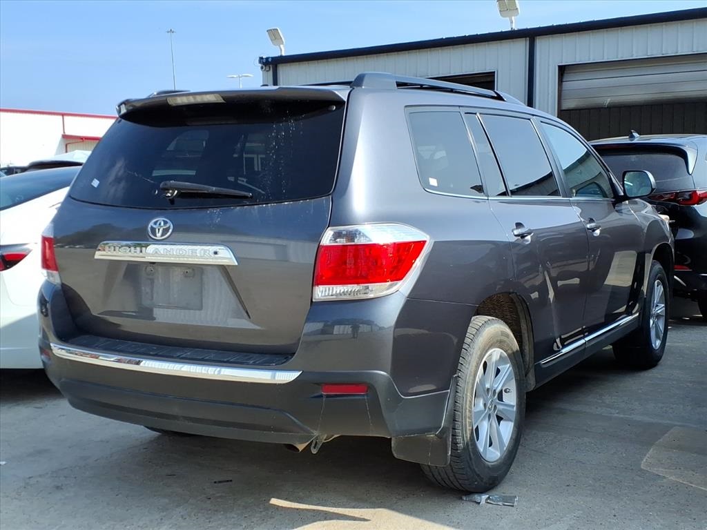 2012 Toyota Highlander SE photo 2