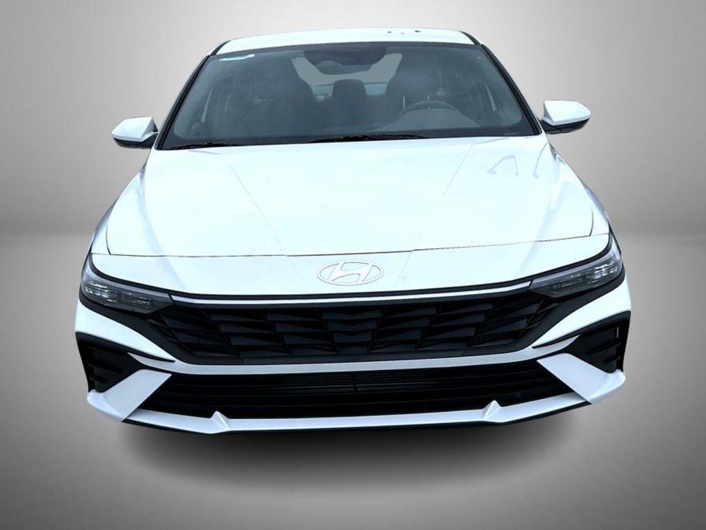 2025 Hyundai Elantra SE photo 2