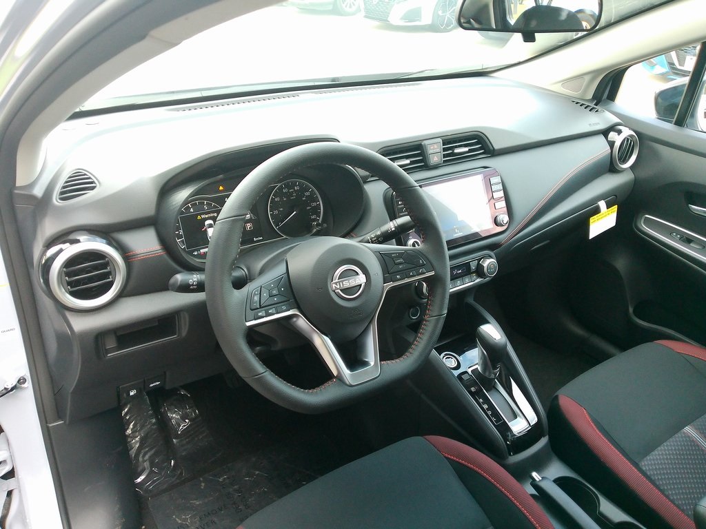2025 Nissan Versa SR photo 10