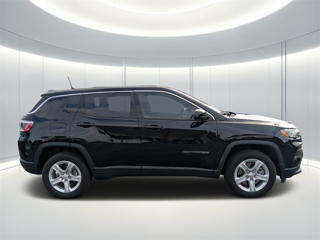 2023 Jeep Compass Sport photo 2
