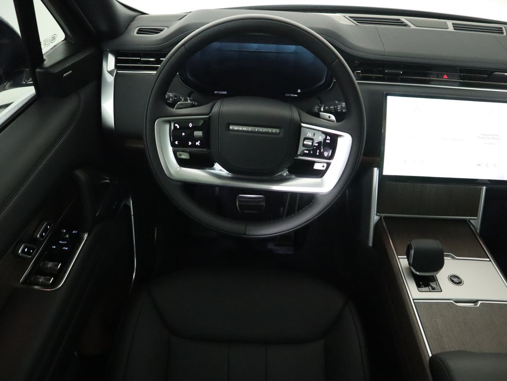 2025 Land Rover Range Rover SE photo 10