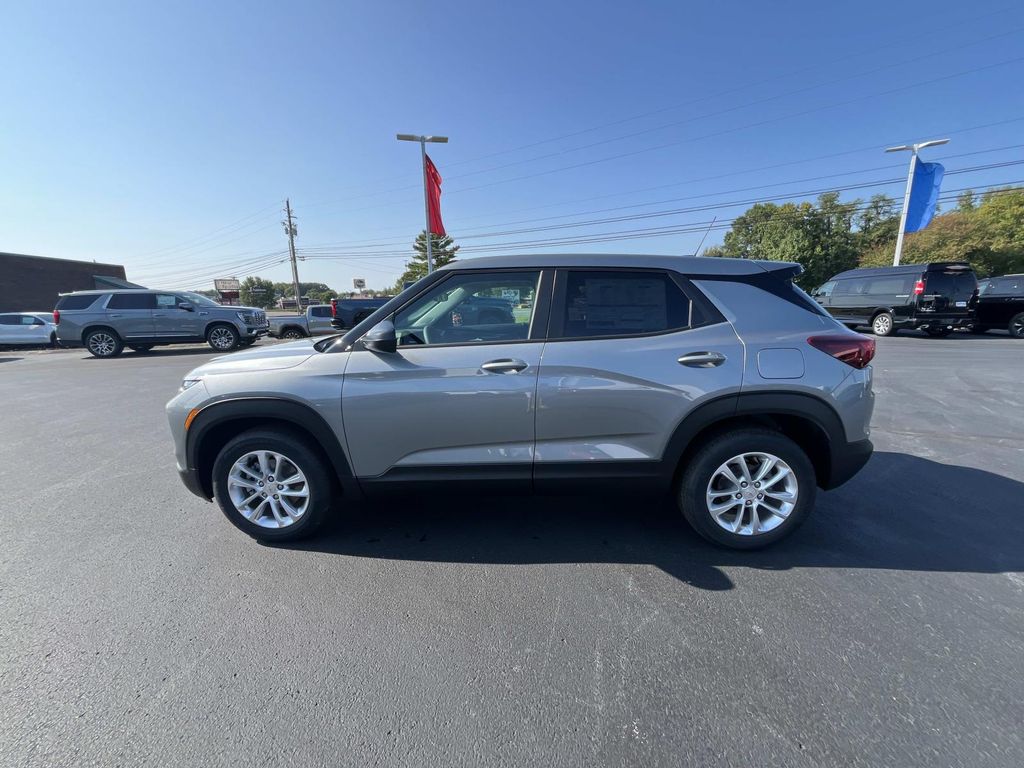 2026 Chevrolet Trailblazer LS photo 2