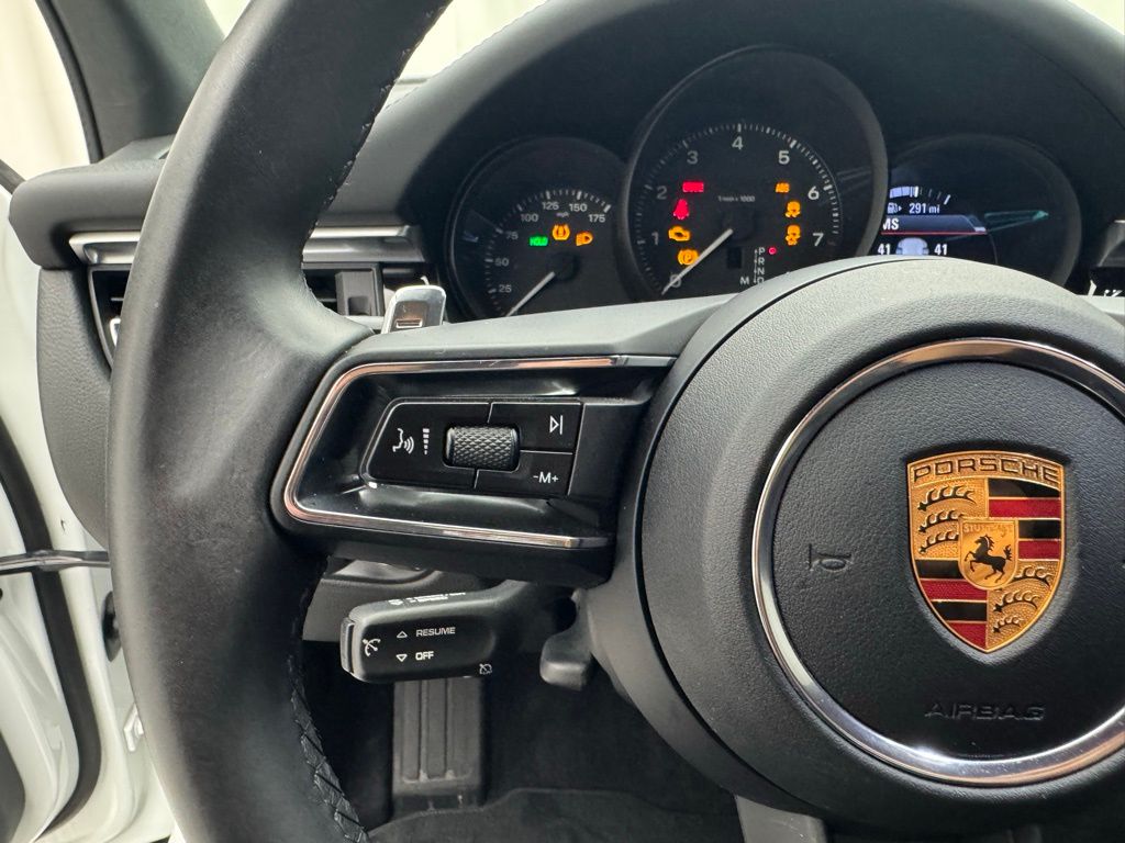 2022 Porsche Macan Base photo 25