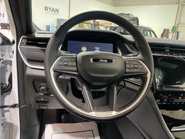 2025 Jeep Grand Cherokee Laredo Altitude photo 15