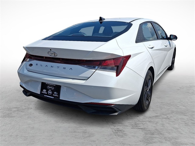 2022 Hyundai Elantra SEL photo 10