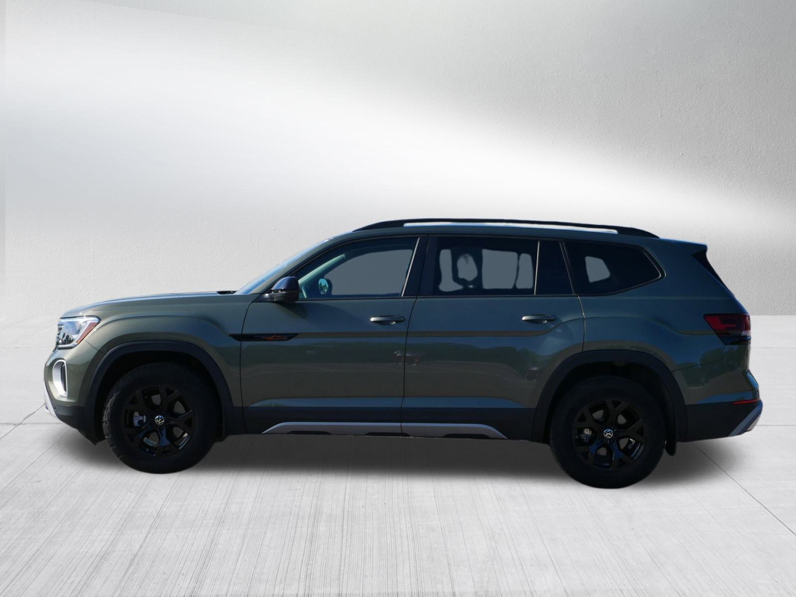 2025 Volkswagen Atlas Peak Edition photo 2