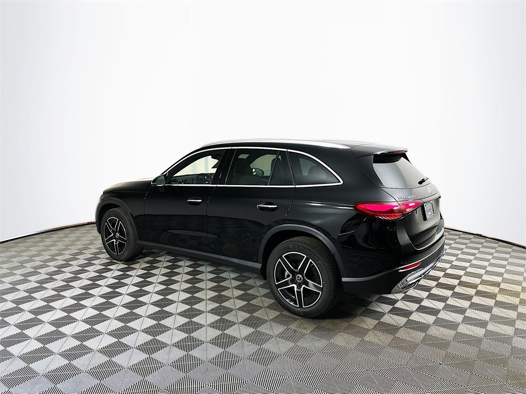 2026 Mercedes Benz GLC 300 4MATIC photo 4