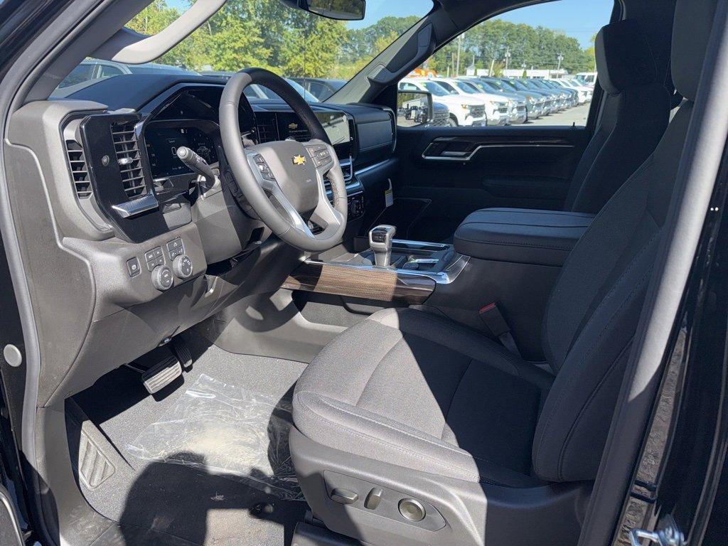 2026 Chevrolet Silverado 1500 LT photo 3