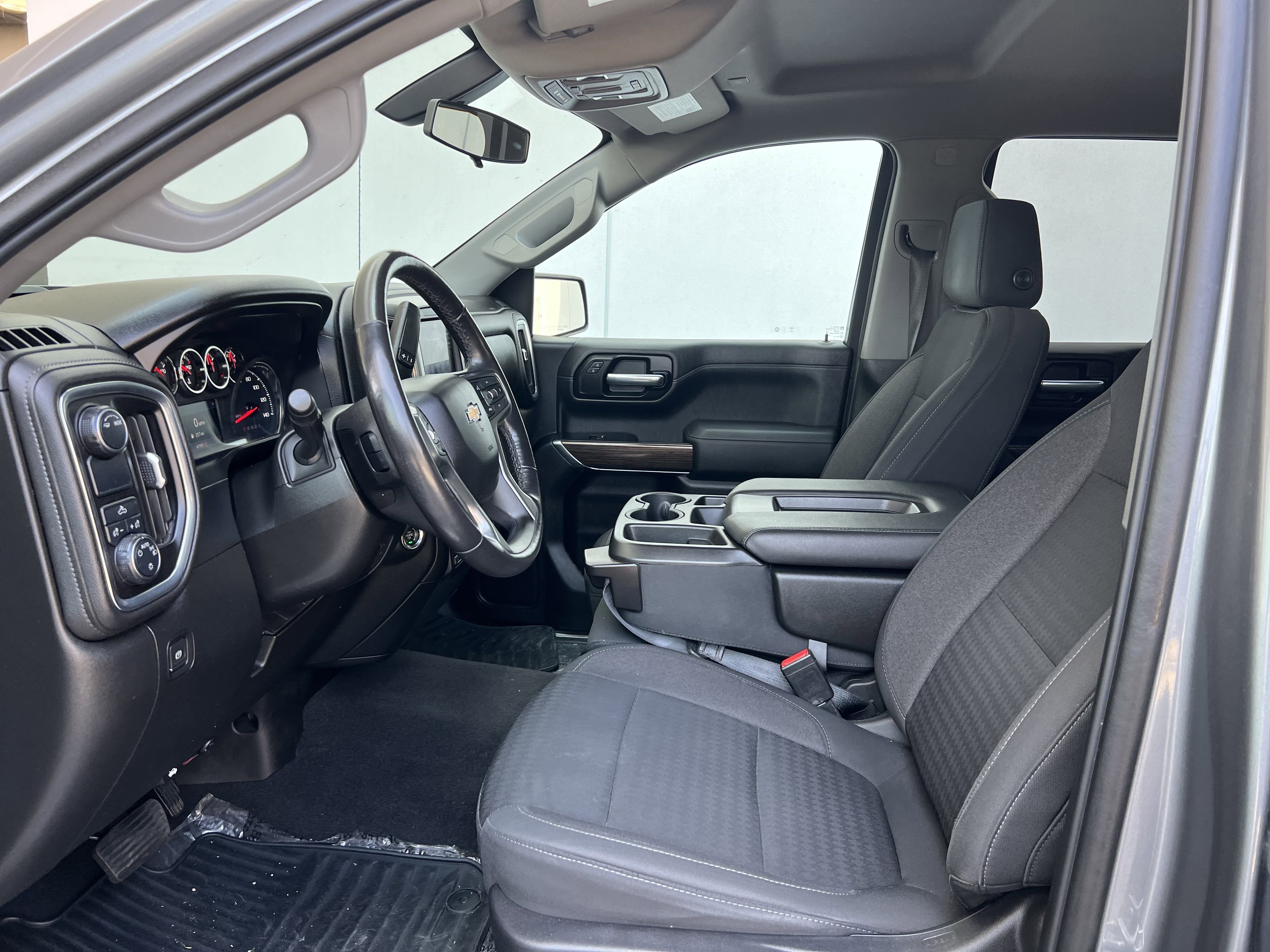 2021 Chevrolet Silverado 1500 LT photo 2