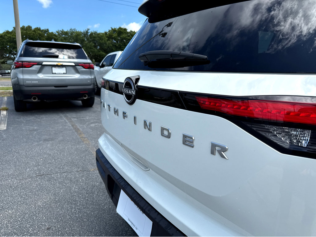 2024 Nissan Pathfinder S photo 25