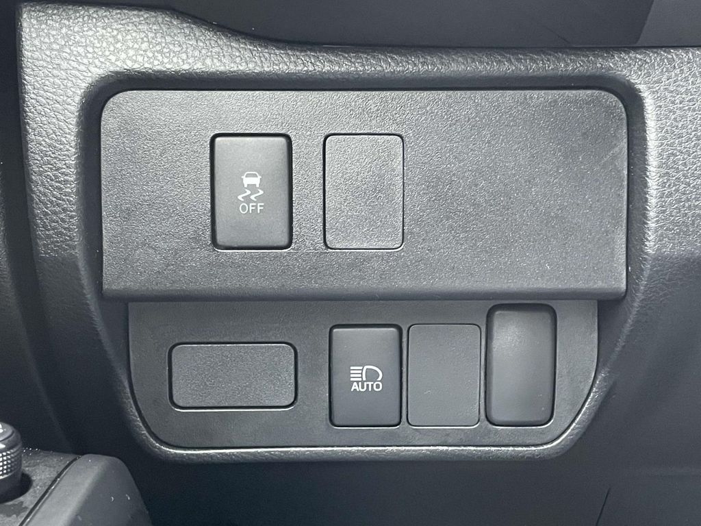 2021 Toyota Tacoma SR photo 18