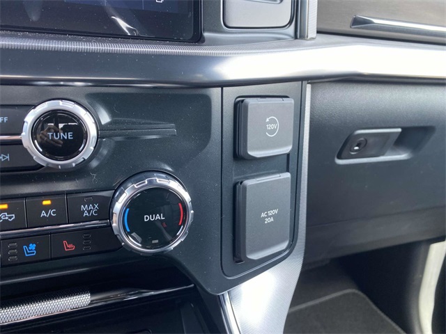 2025 Ford F-150 Platinum photo 14