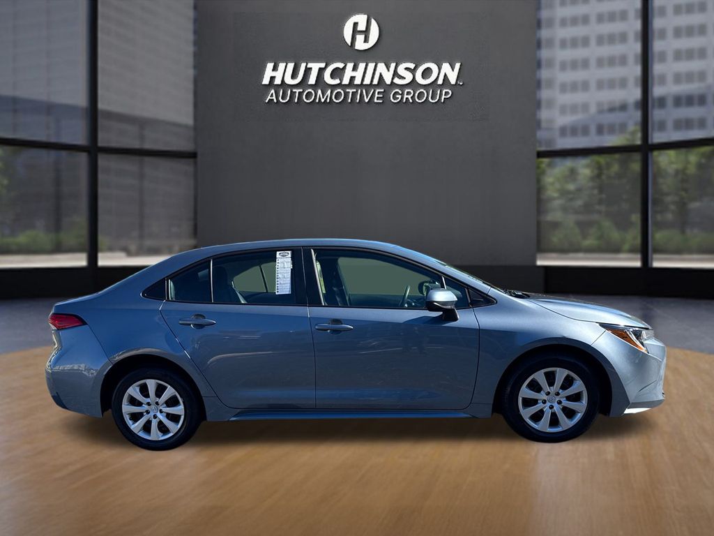 2025 Toyota Corolla LE photo 2