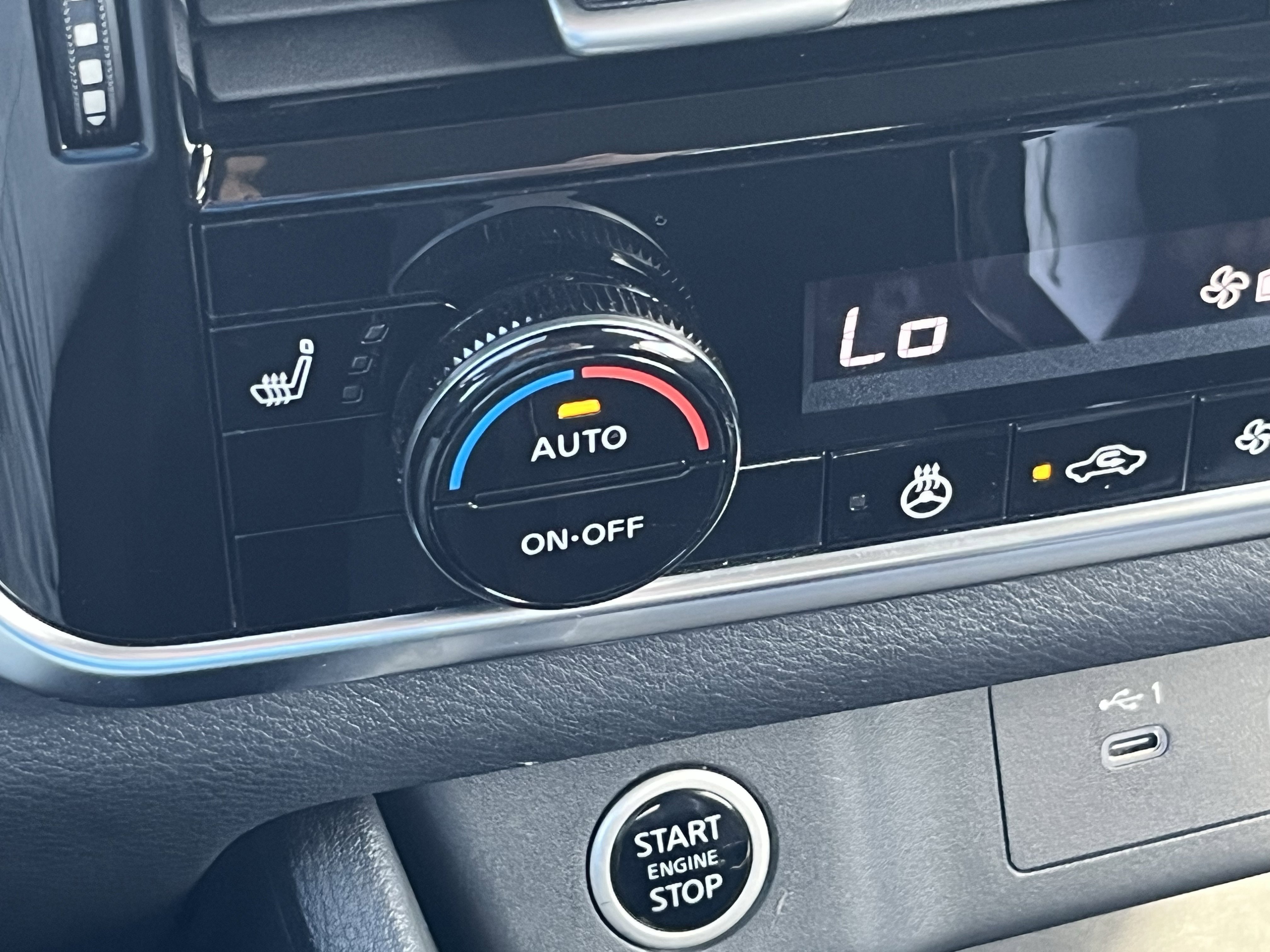 2021 Nissan Rogue AWD SV photo 4