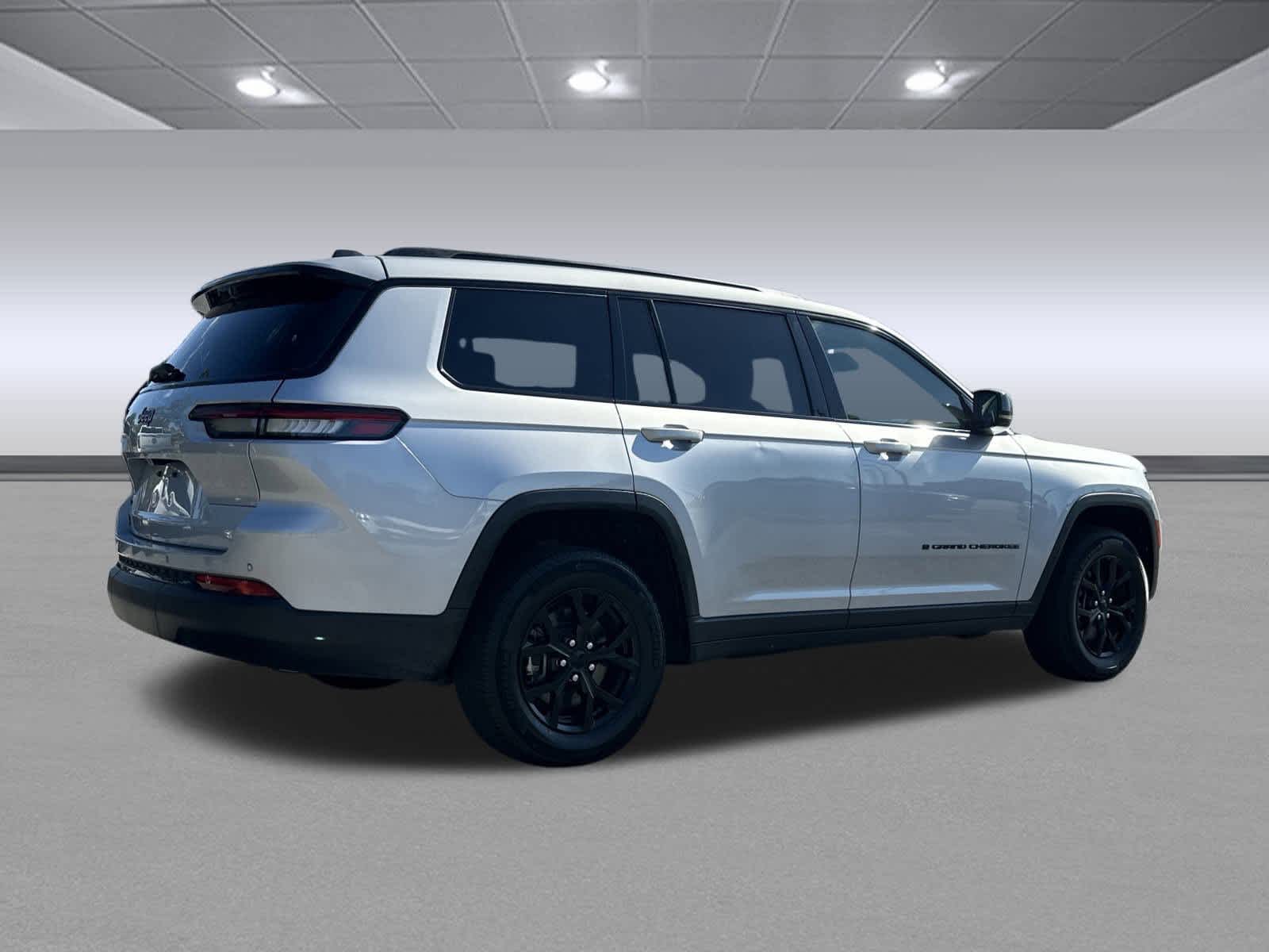 2024 Jeep Grand Cherokee Altitude photo 7