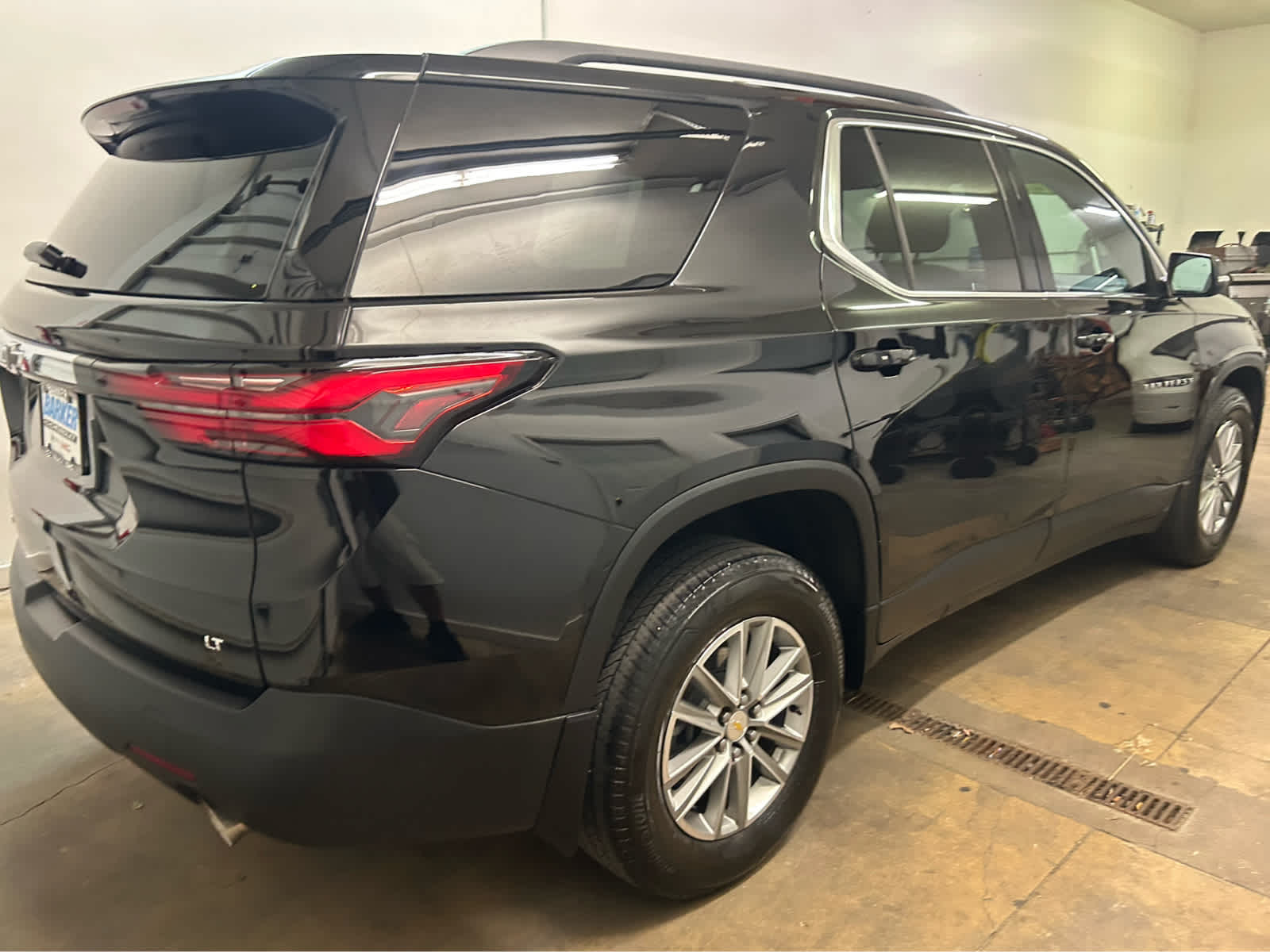 2023 Chevrolet Traverse Leather photo 2