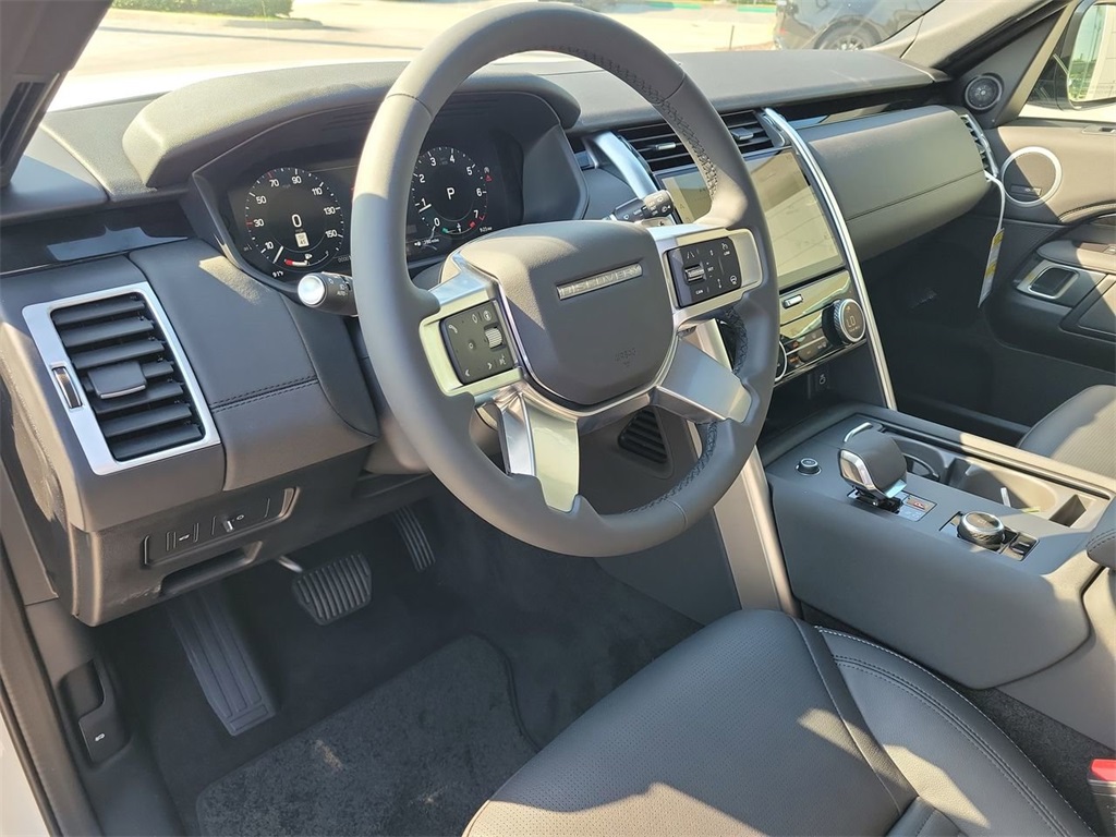 2025 Land Rover Discovery S photo 23