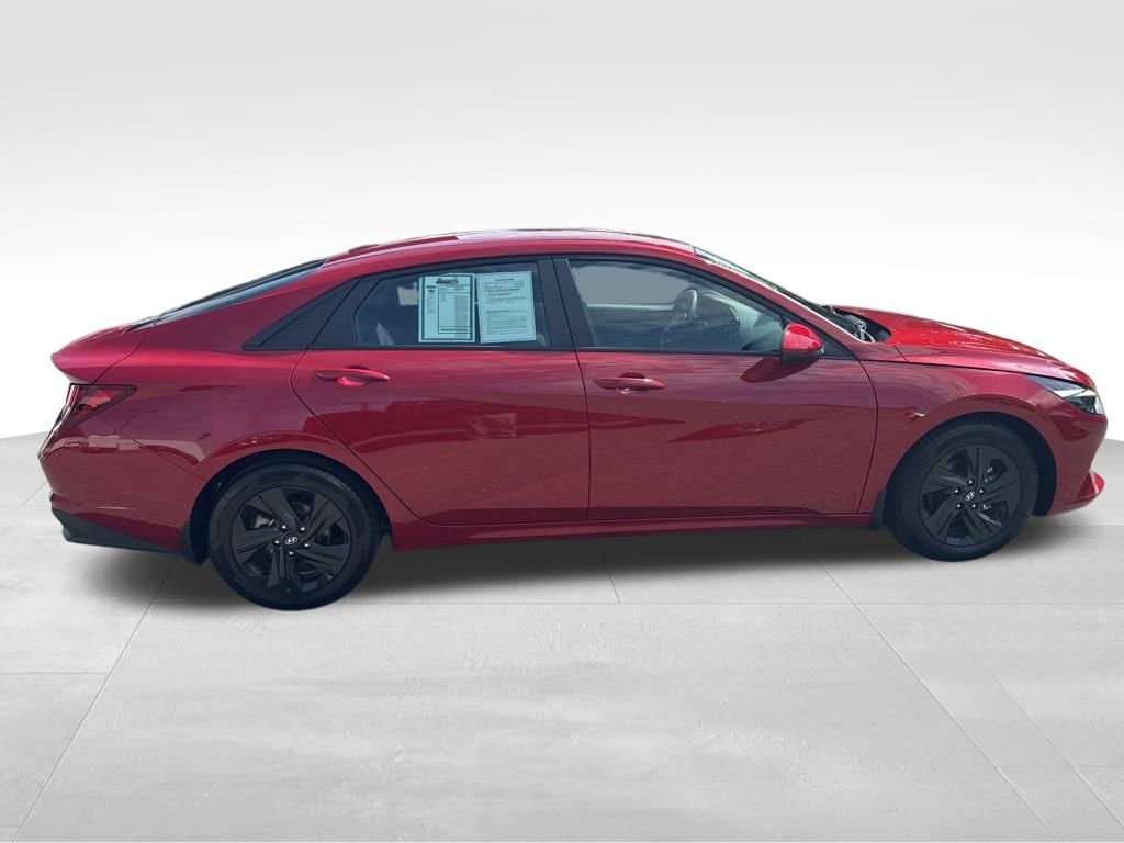 2023 Hyundai Elantra SEL photo 5