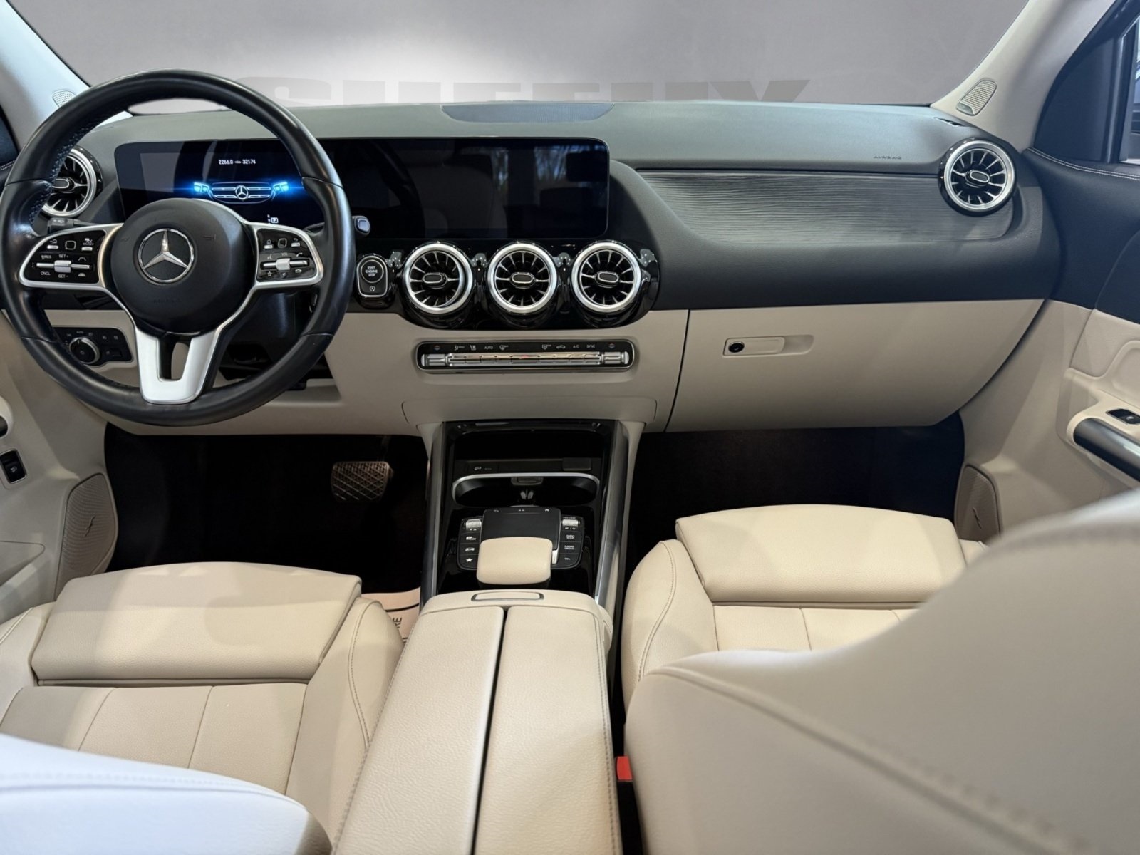 2023 Mercedes Benz GLA 250 4MATIC photo 3