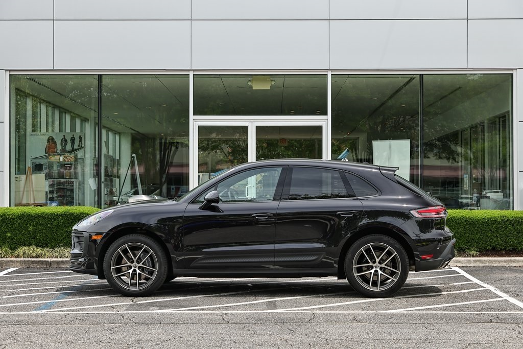 2025 Porsche Macan T photo 2