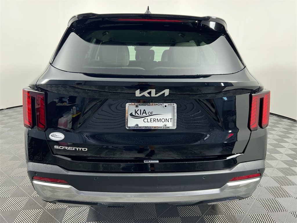 2025 Kia Sorento S photo 3