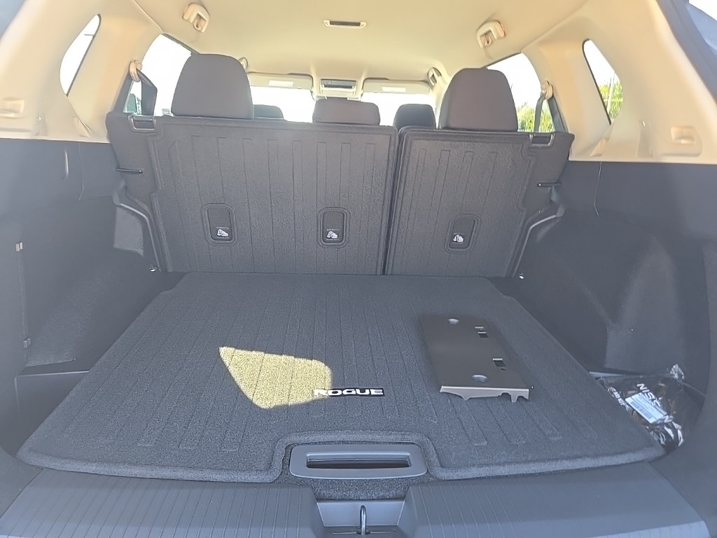 2026 Nissan Rogue SV photo 28