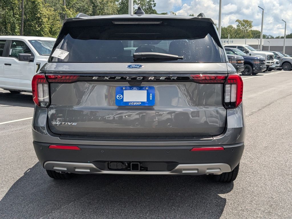 2025 Ford Explorer photo 3