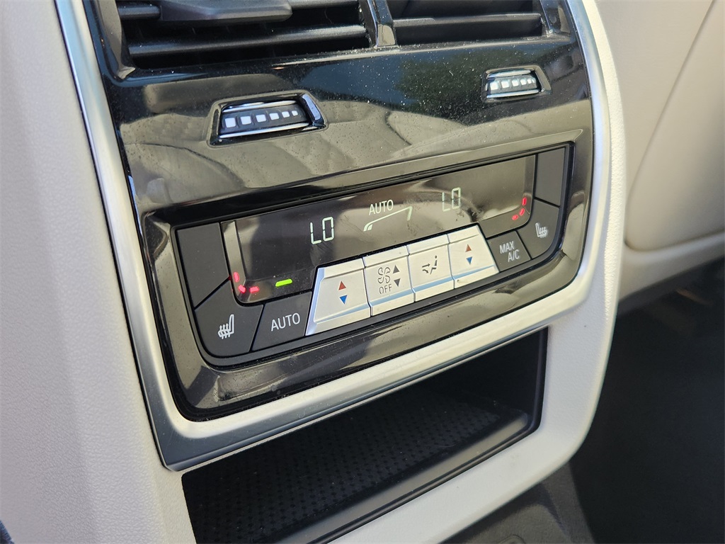 2025 Bmw X7 M60i photo 11