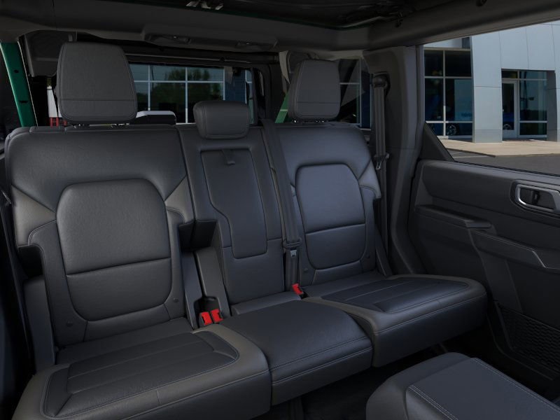 2025 Ford Bronco Outer Banks photo 4