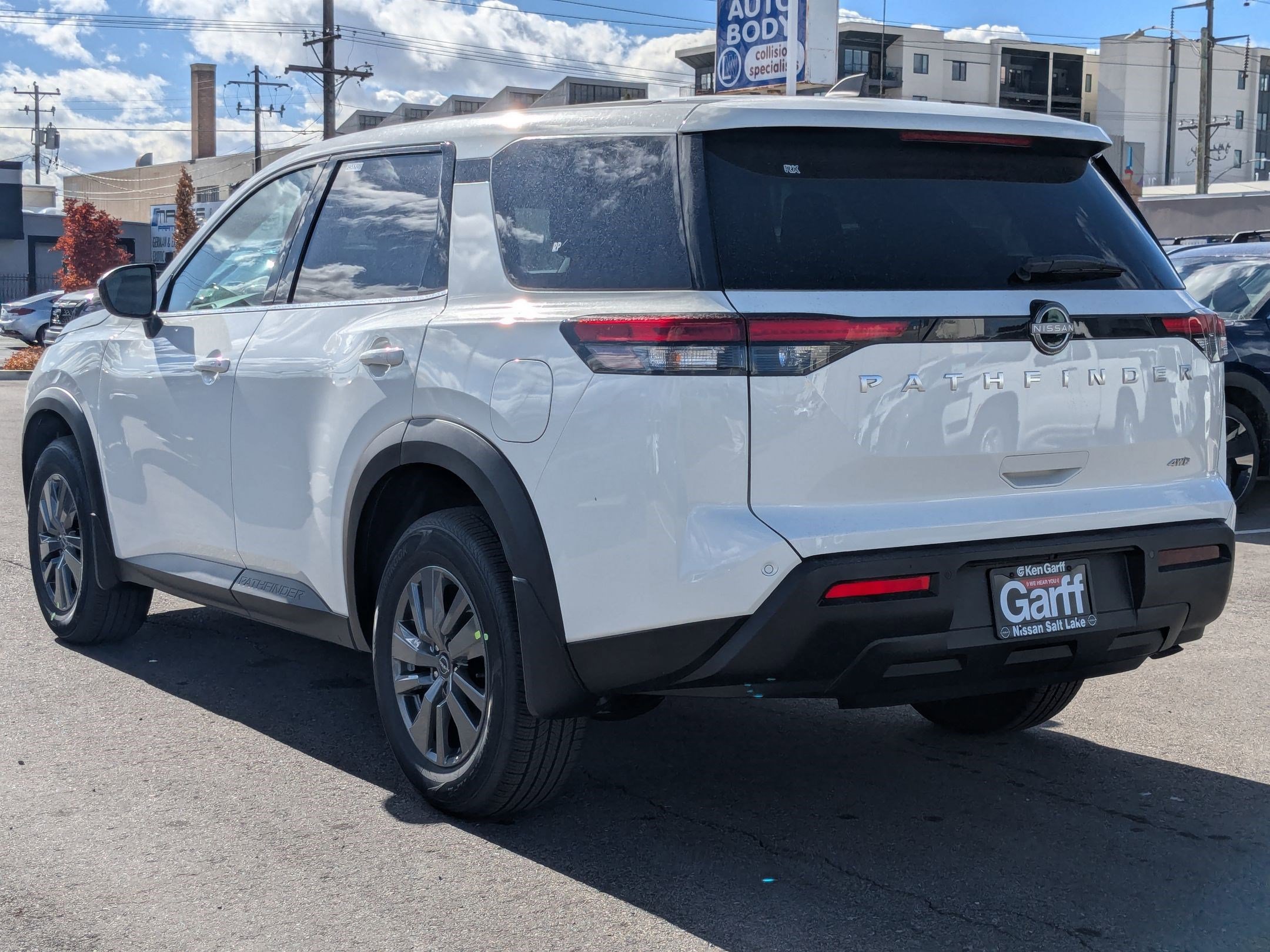 2025 Nissan Pathfinder S photo 2