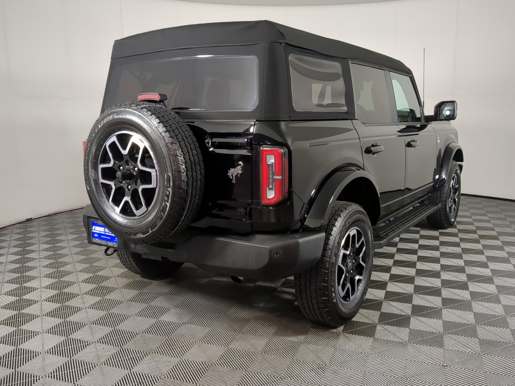 2024 Ford Bronco Outer Banks photo 9