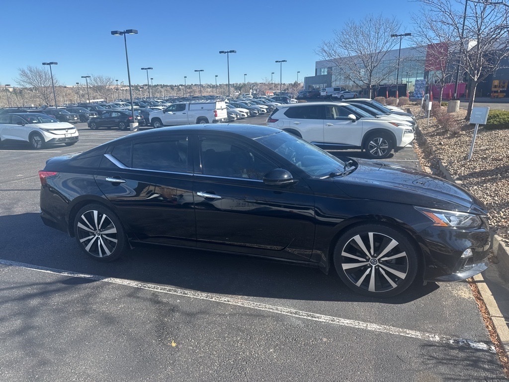 2020 Nissan Altima Platinum photo 2